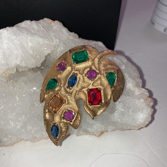 Vintage Kramer Leaf Brooch with jewel tone stones (not acrylic).​​​ - Picture 1 of 6